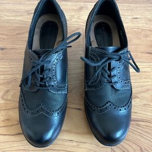 Earth Origins "Baya" - Black Leather Heeled Oxford 7.5